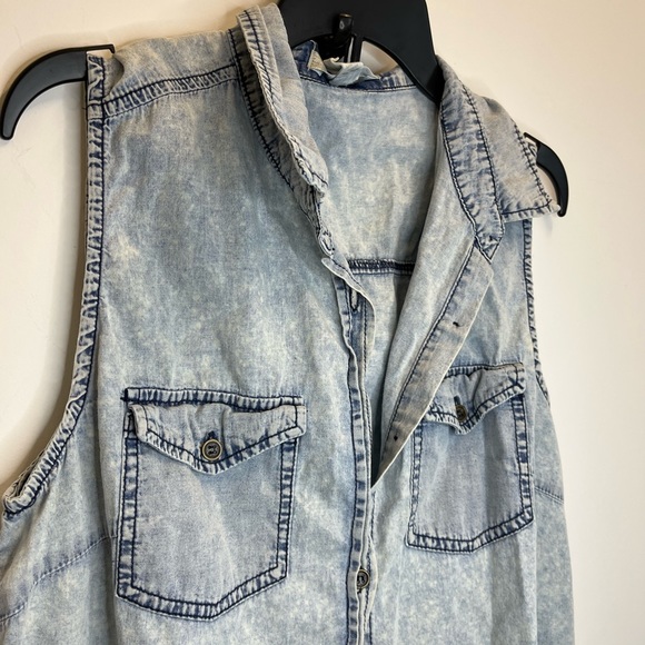 Blue Jean Button Down Tank Top Size Medium - Picture 5 of 6